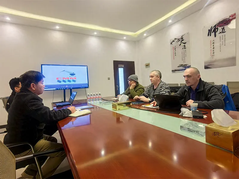 25 января и 15 марта 2025 года представители ООО Россия SMM господа Eduard и Dmitrii посетили АО Цзянсу Ивэйда Умные Технологии для технического обмена и инспекции. По приглашению ООО Россия SMM генеральный директор Ван Сяоцян 21 апреля вылетел в Санкт-Петербург, где провёл углублённые переговоры с руководством компании и подписал техническое соглашение и подписание соглашения о технологии автоматизированной системы отбора проб руды в порту и контракта на поставку.